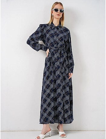 Vestido camiseiro midi aos quadrados com fecho de botões bdart