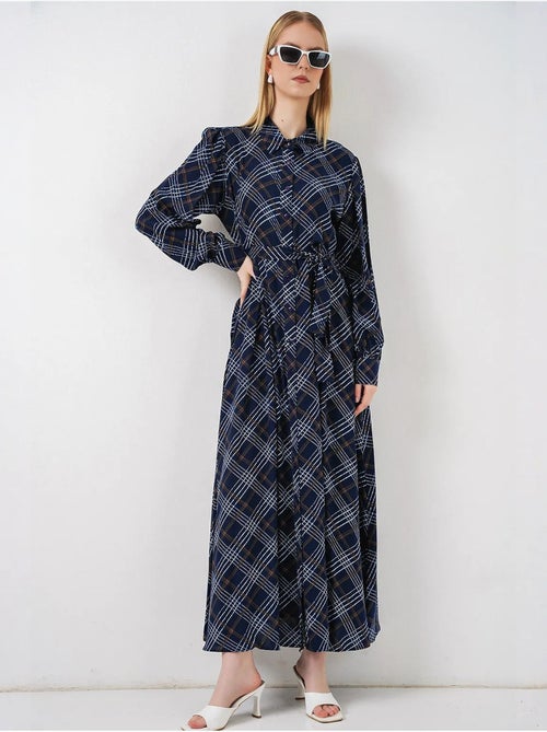 Vestido camiseiro midi aos quadrados com fecho de botões bdart - Kiabi Vestido camiseiro midi aos quadrados com fecho de botões bdart - Kiabi
