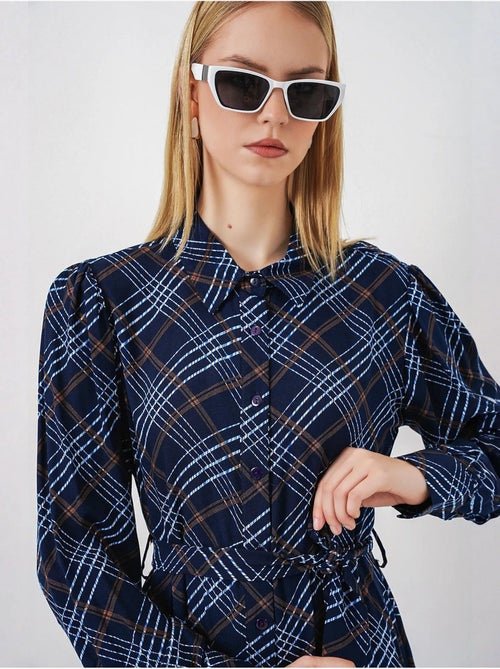 Vestido camiseiro midi aos quadrados com fecho de botões bdart - Kiabi Vestido camiseiro midi aos quadrados com fecho de botões bdart - Kiabi