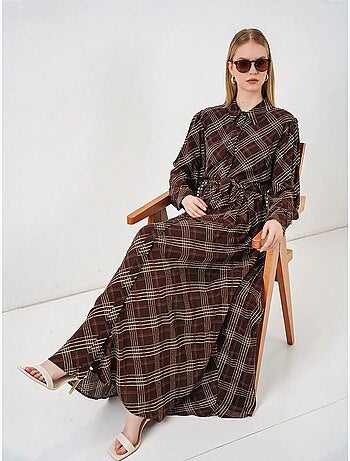 Vestido camiseiro midi aos quadrados com fecho de botões bdart