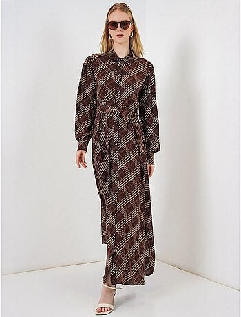 Vestido camiseiro midi aos quadrados com fecho de botões bdart