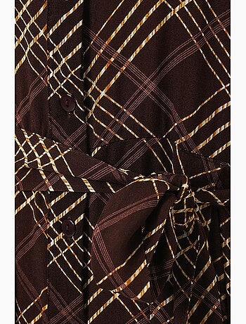 Vestido camiseiro midi aos quadrados com fecho de botões bdart