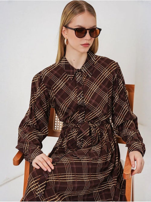 Vestido camiseiro midi aos quadrados com fecho de botões bdart - Kiabi Vestido camiseiro midi aos quadrados com fecho de botões bdart - Kiabi
