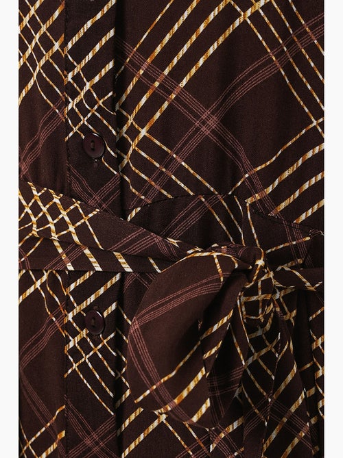 Vestido camiseiro midi aos quadrados com fecho de botões bdart - Kiabi Vestido camiseiro midi aos quadrados com fecho de botões bdart - Kiabi