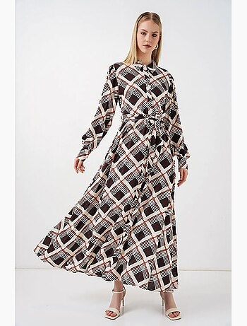 Vestido camiseiro midi aos quadrados com fecho de botões bdart