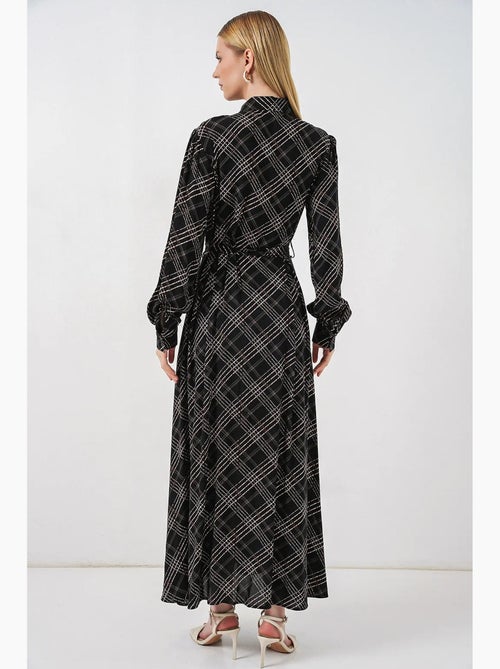 Vestido camiseiro midi aos quadrados com fecho de botões bdart - Kiabi Vestido camiseiro midi aos quadrados com fecho de botões bdart - Kiabi