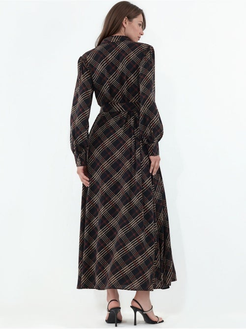Vestido camiseiro midi aos quadrados com fecho de botões bdart - Kiabi Vestido camiseiro midi aos quadrados com fecho de botões bdart - Kiabi