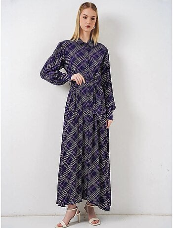 Vestido camiseiro midi aos quadrados com fecho de botões bdart