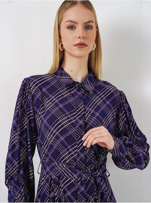 Vestido camiseiro midi aos quadrados com fecho de botões bdart - Kiabi Vestido camiseiro midi aos quadrados com fecho de botões bdart - Kiabi
