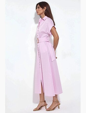 Vestido camiseiro midi às riscas com decote em v e cinto busem