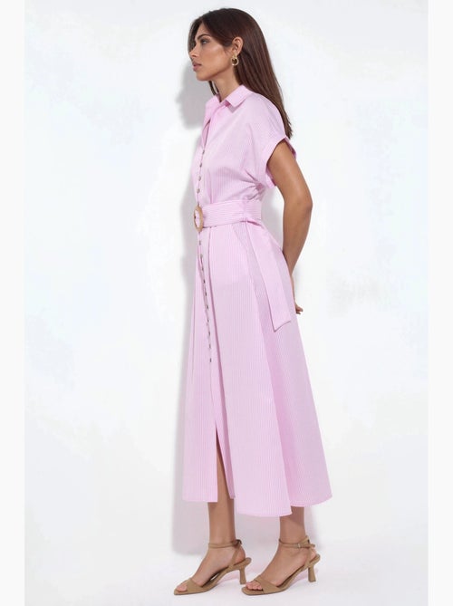Vestido camiseiro midi às riscas com decote em v e cinto busem - Kiabi Vestido camiseiro midi às riscas com decote em v e cinto busem - Kiabi