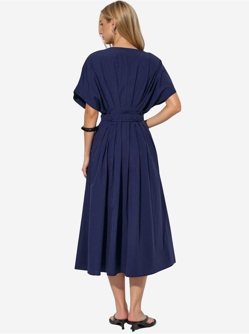 Vestido camiseiro midi casual com decote em v busem - Kiabi Vestido camiseiro midi casual com decote em v busem - Kiabi