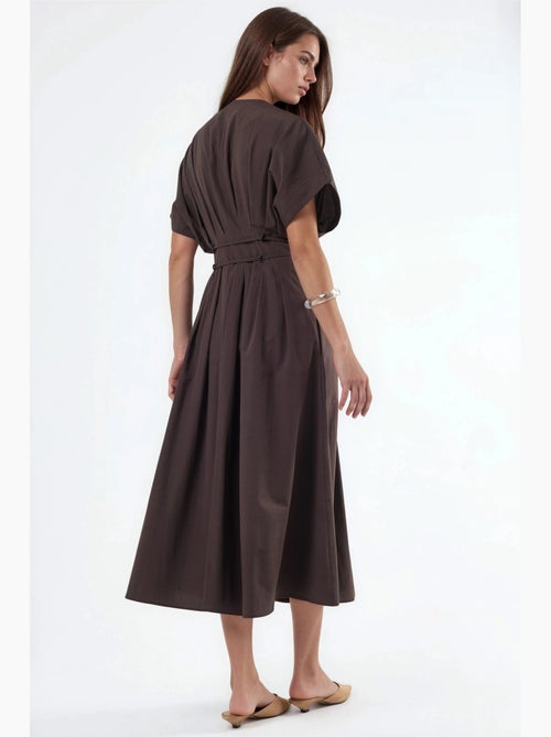 Vestido camiseiro midi casual com decote em v busem - Kiabi Vestido camiseiro midi casual com decote em v busem - Kiabi