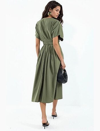 Vestido camiseiro midi casual com decote em v busem