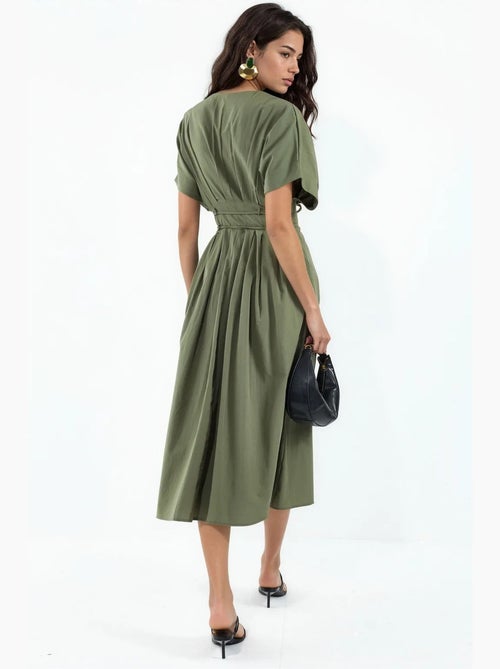 Vestido camiseiro midi casual com decote em v busem - Kiabi Vestido camiseiro midi casual com decote em v busem - Kiabi