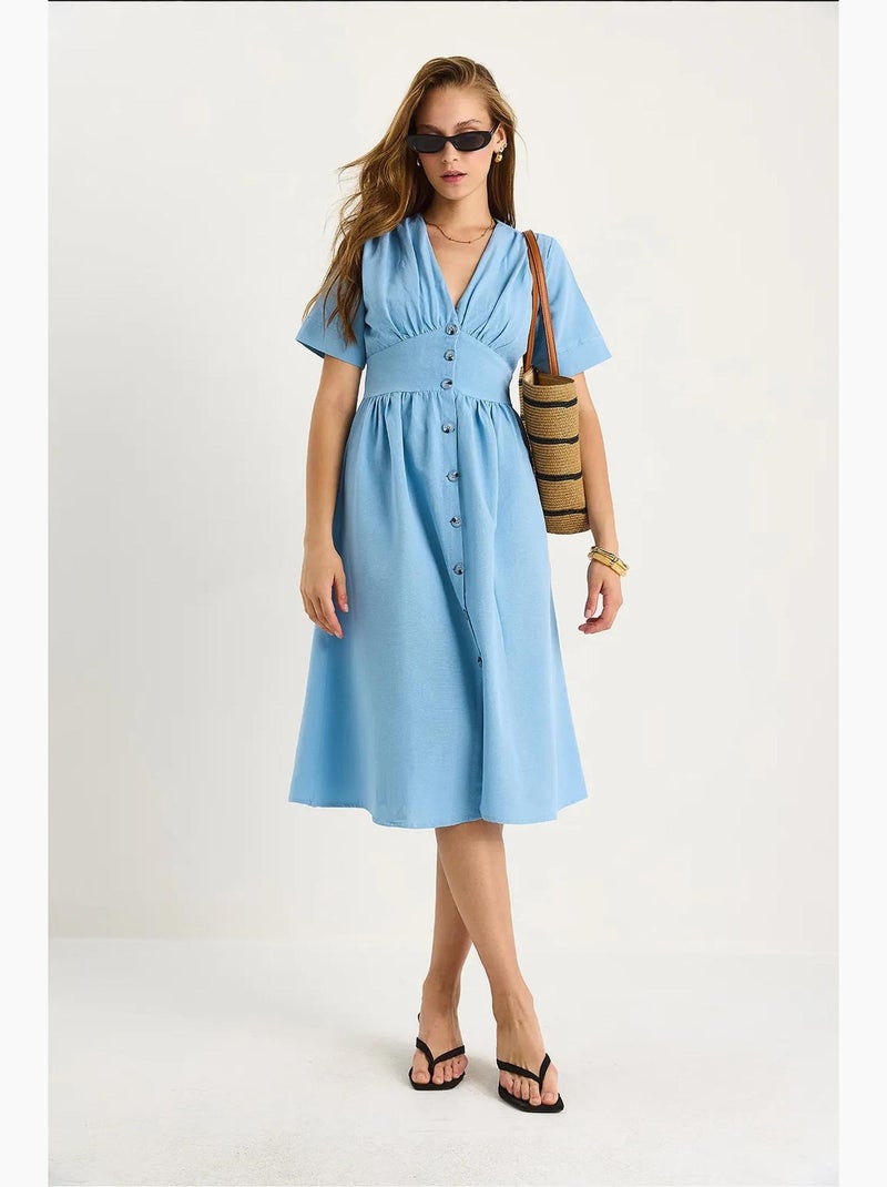 Vestido camiseiro midi com decote em v e botões lucci Azul-céu - Kiabi