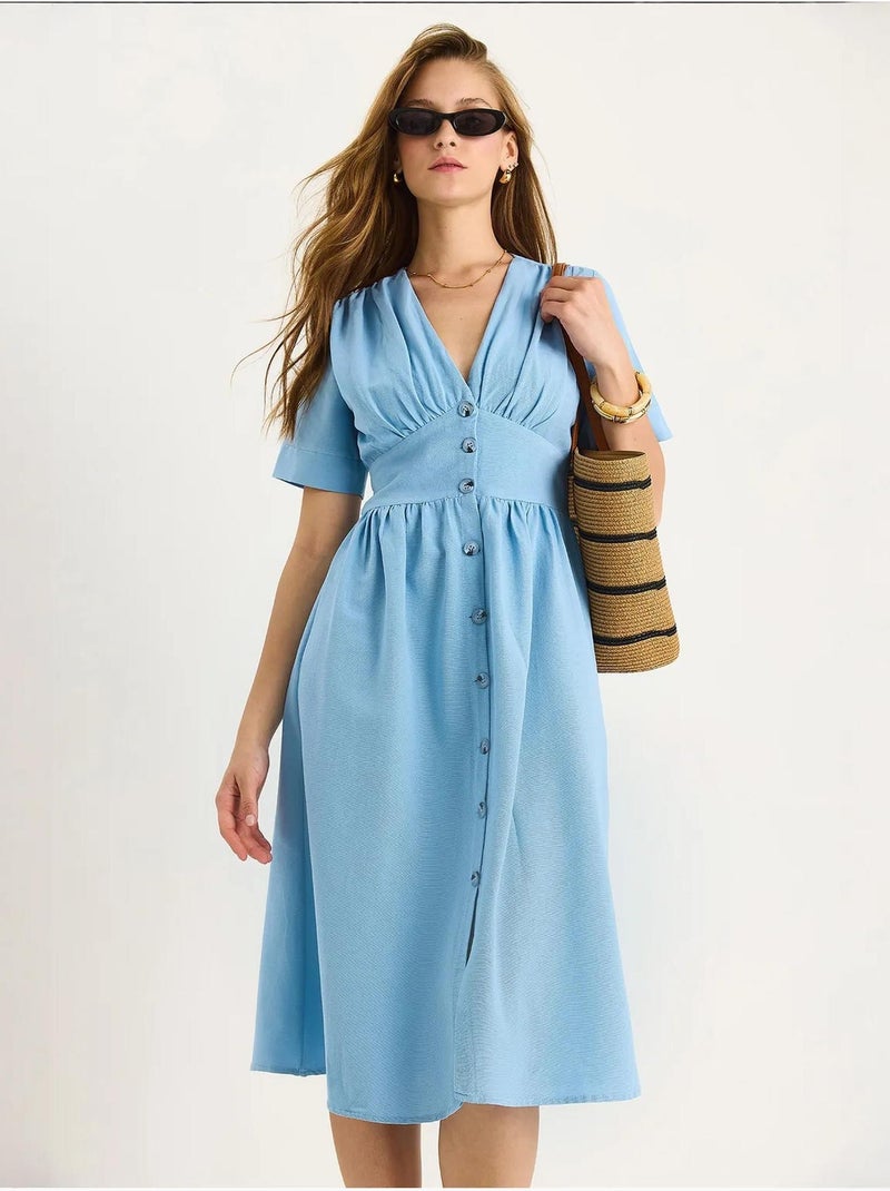 Vestido camiseiro midi com decote em v e botões lucci Azul-céu - Kiabi