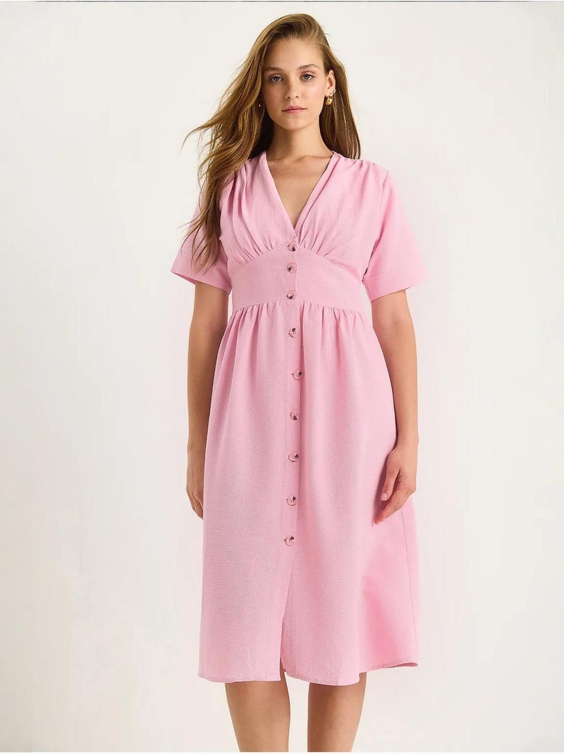 Vestido camiseiro midi com decote em v e botões lucci Rosa-claro - Kiabi