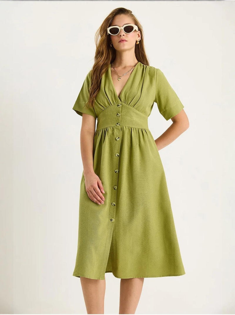 Vestido camiseiro midi com decote em v e botões lucci Verde tília - Kiabi