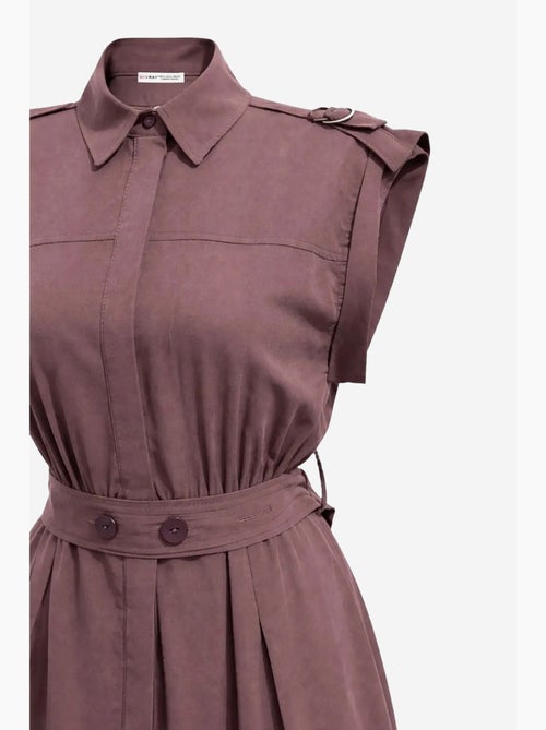 Vestido camiseiro midi em linha a texturizado com cinto mixray - Kiabi Vestido camiseiro midi em linha a texturizado com cinto mixray - Kiabi