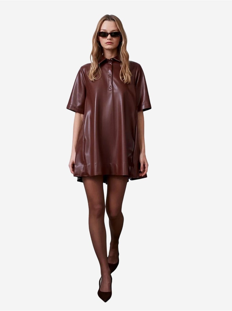 Vestido camiseiro mini em pele sintética de corte largo dilvin Castanho - Kiabi