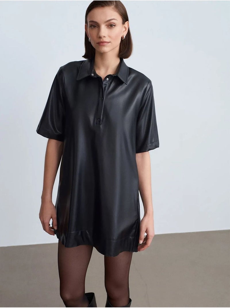 Vestido camiseiro mini em pele sintética de corte largo dilvin Preto - Kiabi