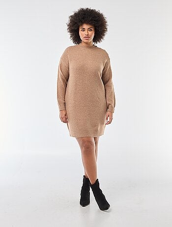 Vestido camisola com botões fantasia no ombro