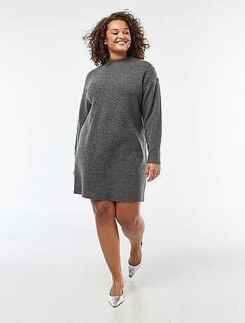 Vestido camisola com botões fantasia no ombro