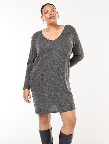 Vestido camisola corte curto em malha grossa