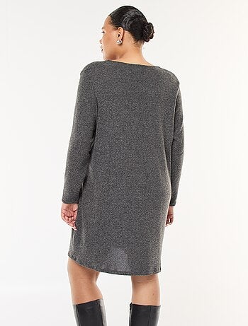 Vestido camisola corte curto em malha grossa