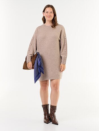 Vestido camisola de malha com botões fantasia nas mangas