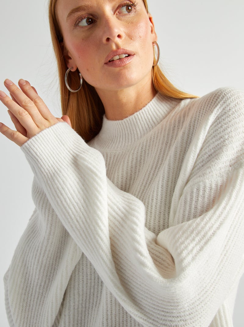 Vestido-camisola em malha e gola rente ao pescoço- Branco - Kiabi