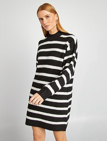 Vestido-camisola em malha e gola rente ao pescoço-