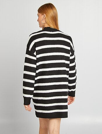 Vestido-camisola em malha e gola rente ao pescoço-