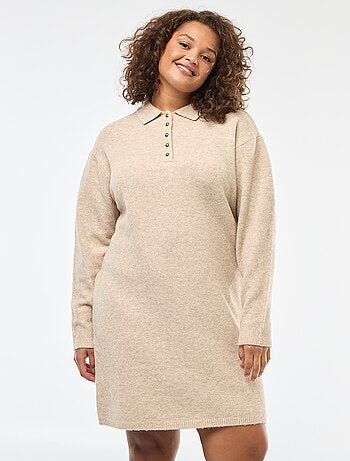 Vestido camisola em malha grossa com botões dourados no colarinho