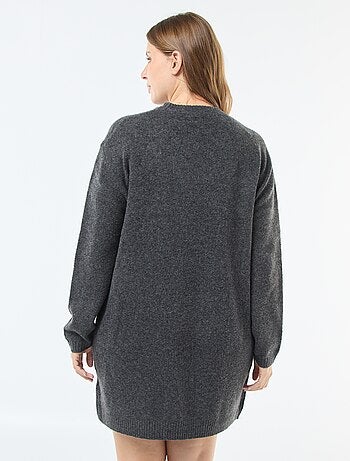 Vestido camisola em malha grossa com strass na gola