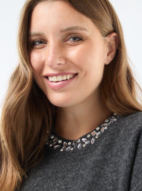 Vestido camisola em malha grossa com strass na gola - Kiabi