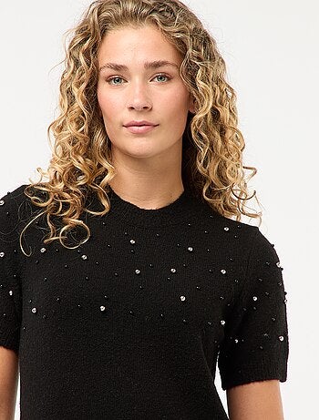 Vestido camisola em malha macia com pérolas