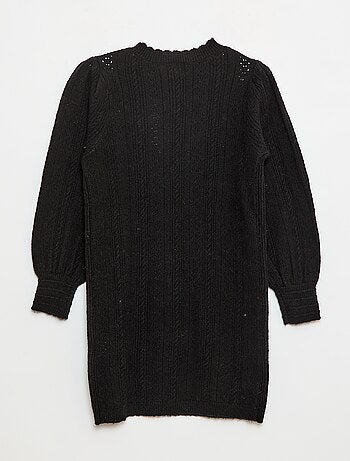 Vestido camisola em malha tricotada com detalhes abertos