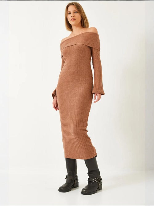 Vestido canelado com decote madonna e manga flare lucci - Kiabi Vestido canelado com decote madonna e manga flare lucci - Kiabi