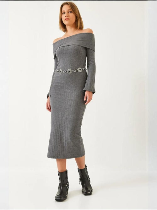 Vestido canelado com decote madonna e manga flare lucci - Kiabi Vestido canelado com decote madonna e manga flare lucci - Kiabi