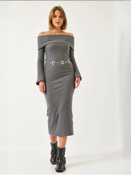Vestido canelado com decote madonna e manga flare lucci - Kiabi Vestido canelado com decote madonna e manga flare lucci - Kiabi