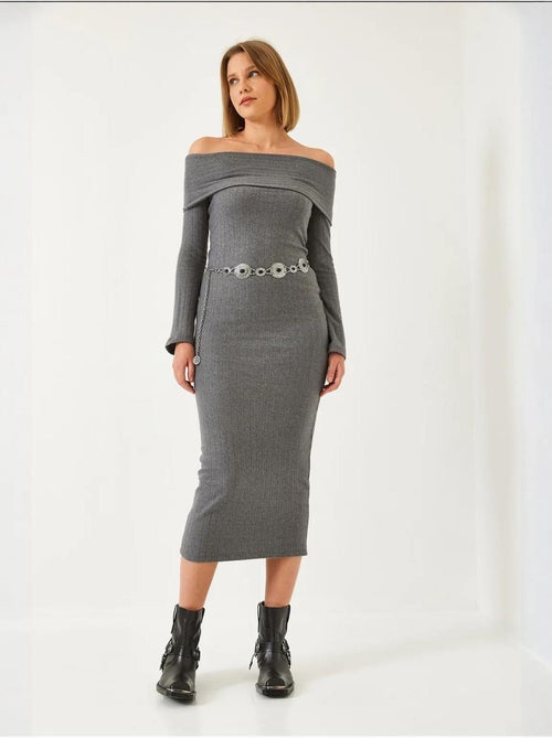 Vestido canelado com decote madonna e manga flare lucci - Kiabi Vestido canelado com decote madonna e manga flare lucci - Kiabi