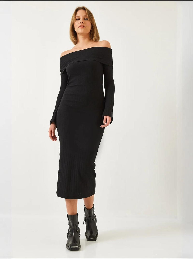 Vestido canelado com decote madonna e manga flare lucci Preto - Kiabi