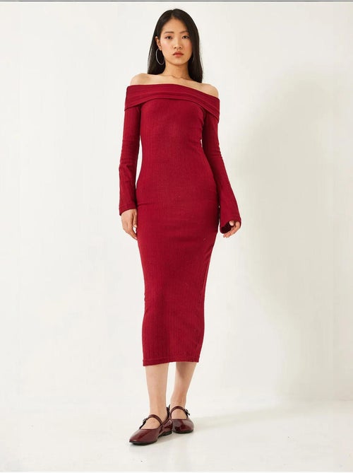Vestido canelado com decote madonna e manga flare lucci - Kiabi Vestido canelado com decote madonna e manga flare lucci - Kiabi