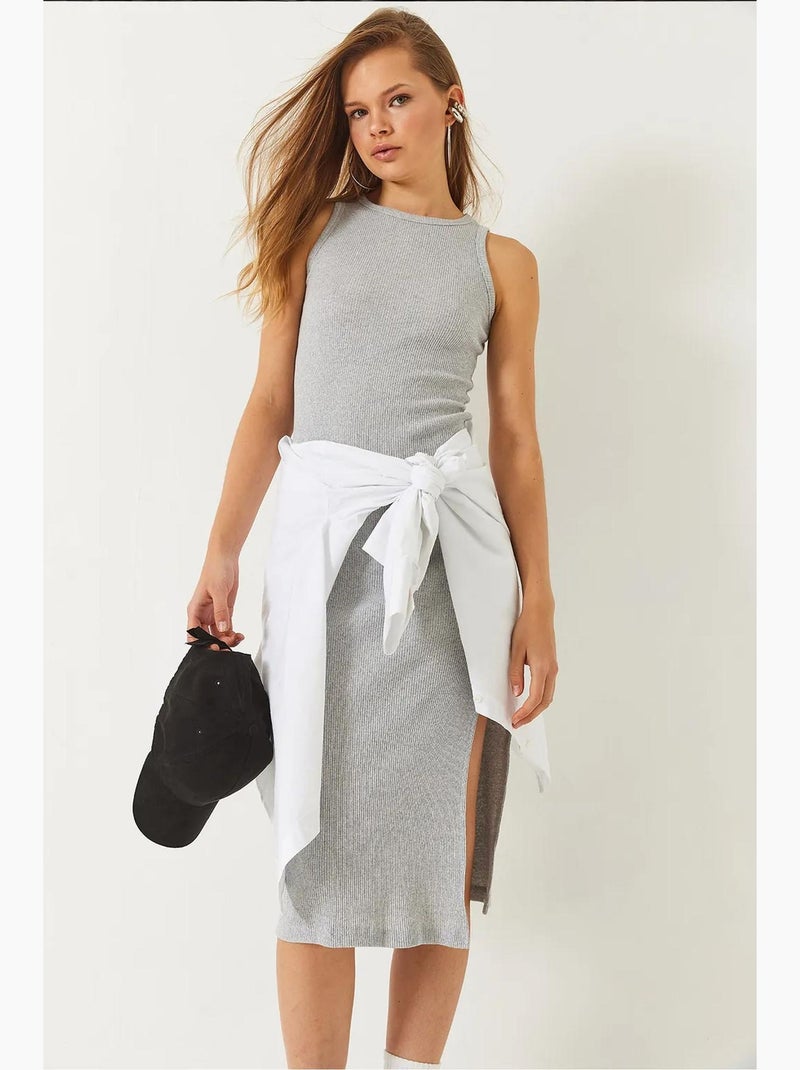 Vestido canelado com detalhe de racha e gola redonda lucci Cinza - Kiabi