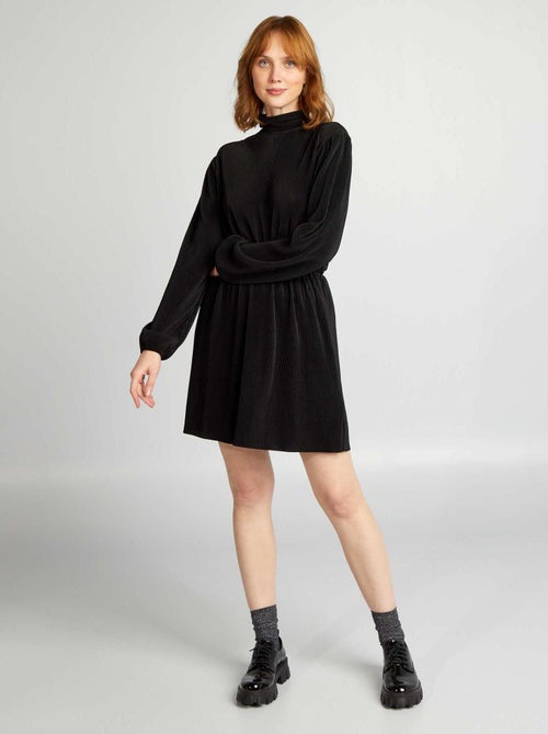 Vestido cintado em malha plissada - Kiabi