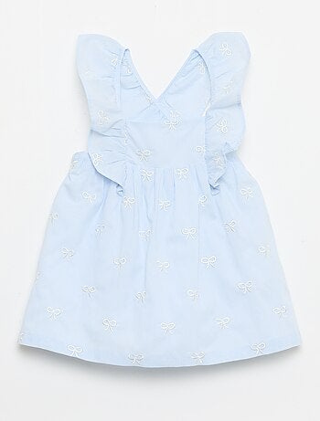 Vestido com alças com folhos e bordados