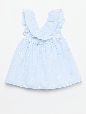 Vestido com alças com folhos e bordados