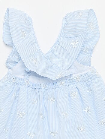 Vestido com alças com folhos e bordados